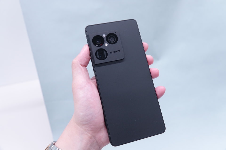【画像】ソニーの技術をすべてつぎ込んだXperia最新作、23万円www