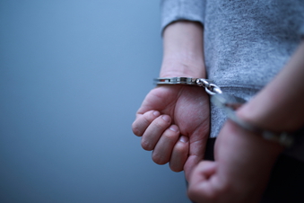 【画像】授業で「子供を作る練習」をし逮捕された男(40)、いくらなんでもイケメンすぎるwwww