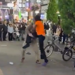 【動画】黒人さん、おじリーマンに敗北するwww