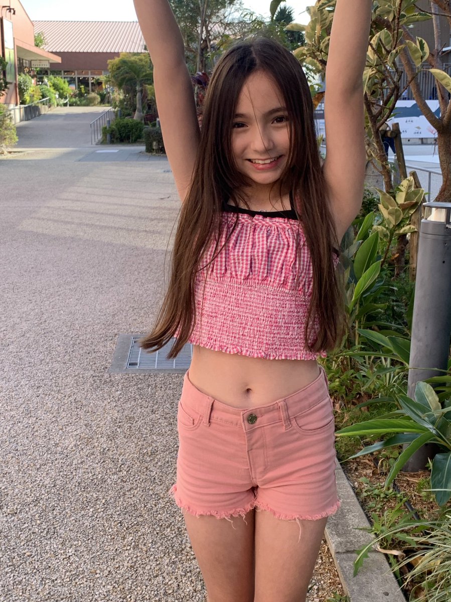 【画像】アメリカ人ハーフ女子小学生(12)、とんでもないドスケベボディに育ってしまうｗｗｗｗｗｗｗｗｗｗｗｗ❤