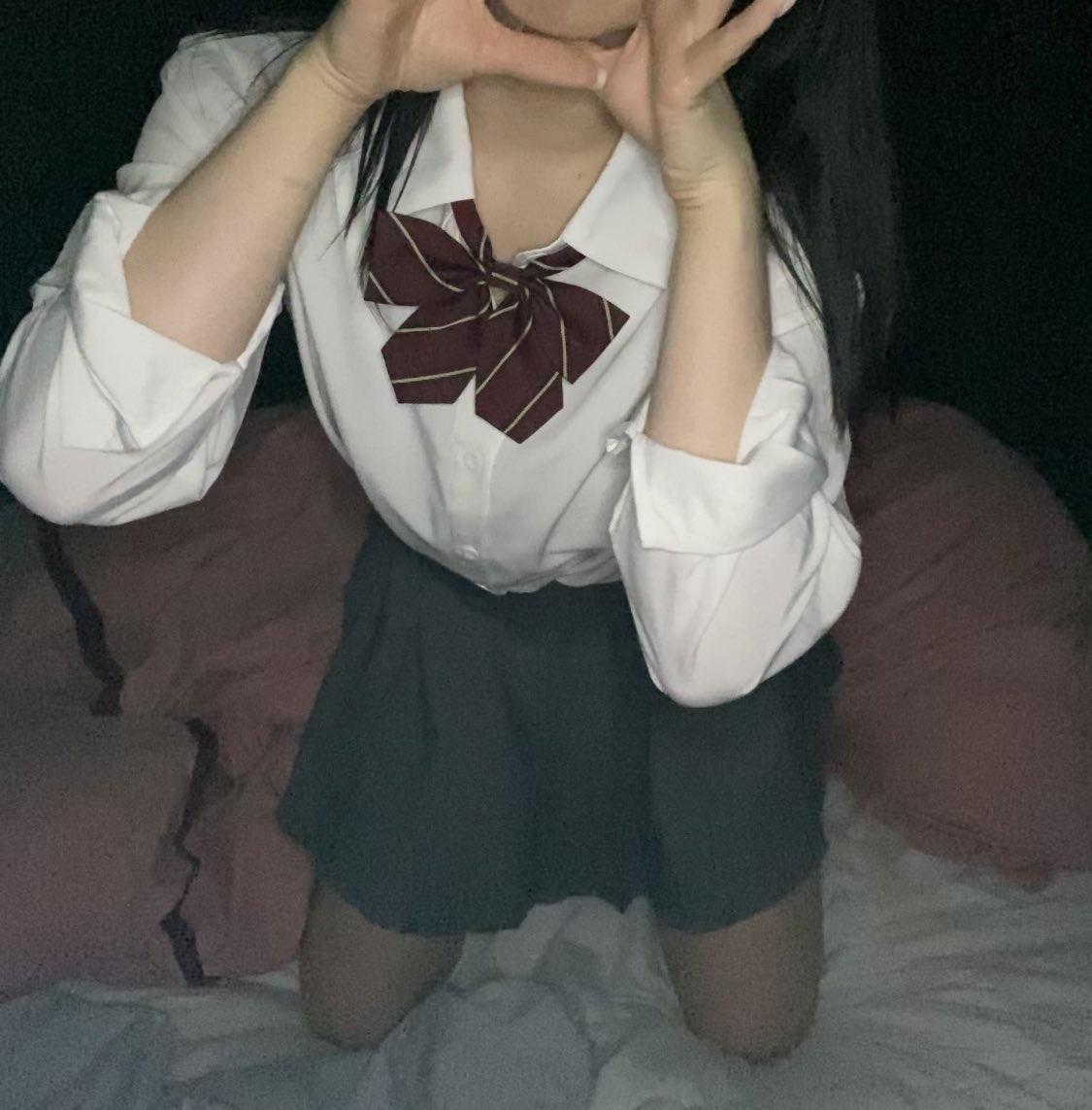 【画像】女子高生の制服の下、エチエチすぎるwwwwwwwww❤