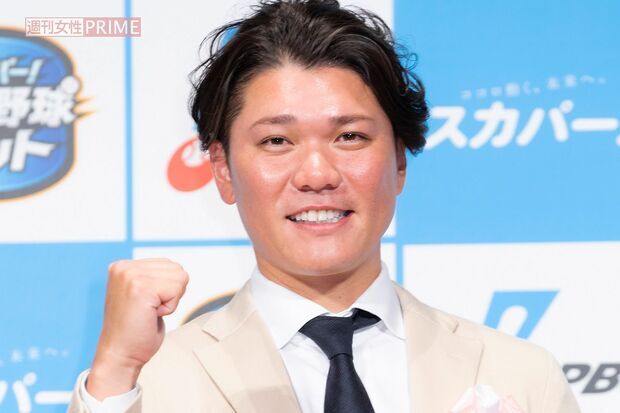 坂本勇人とグータッチ…広島“FA”捕手に《来年は巨人》ファン期待ωωωωωωωω
