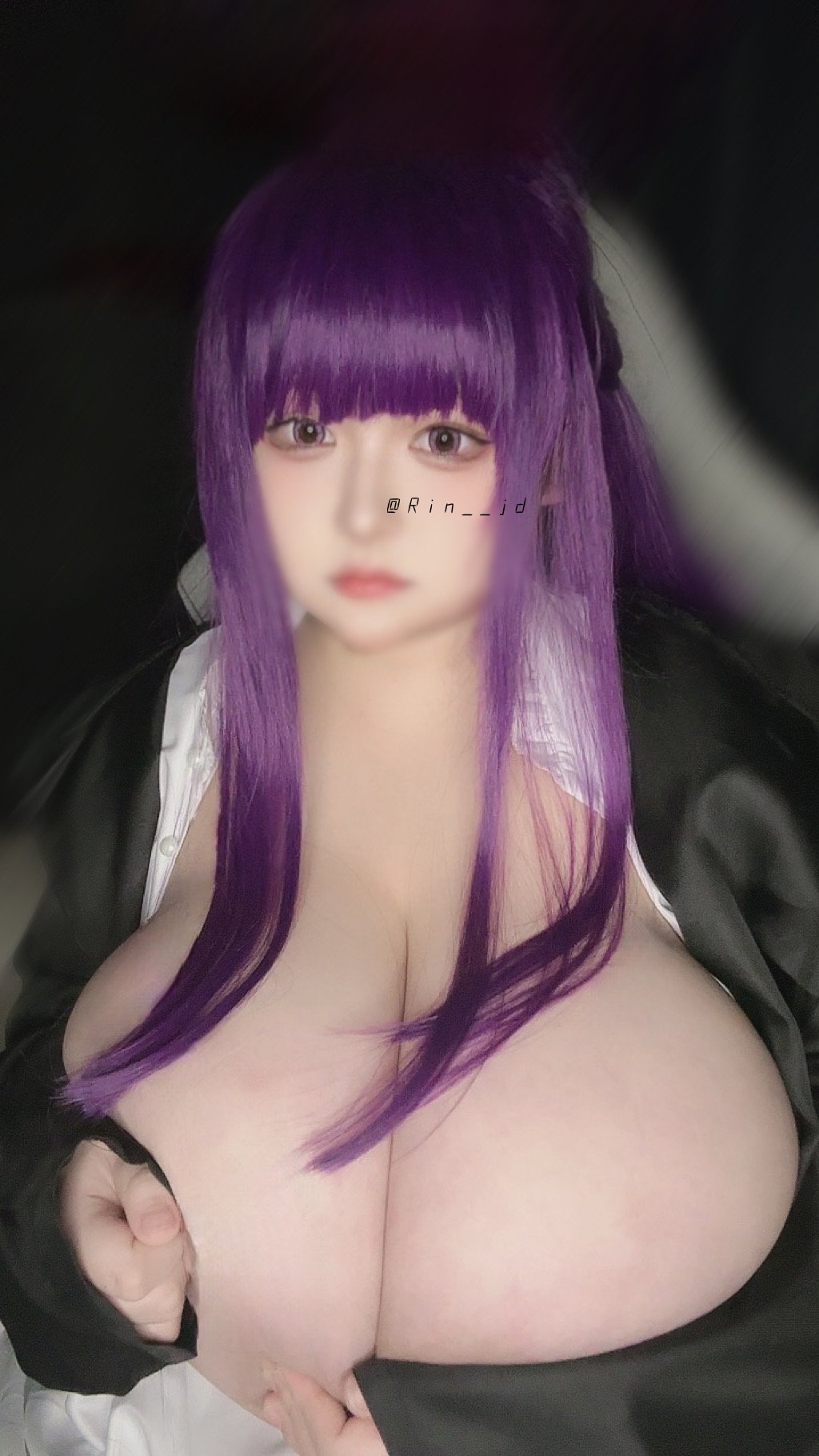 【画像】Qカップ爆乳女子「フェルンのコスプレしてみた❤」ﾊﾟｼｬ